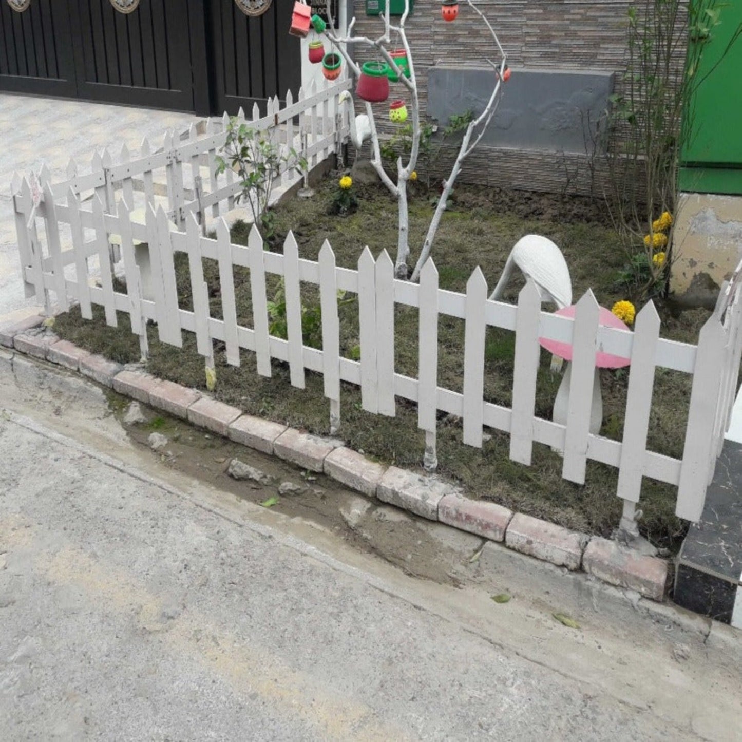 Acacia Garden Fence